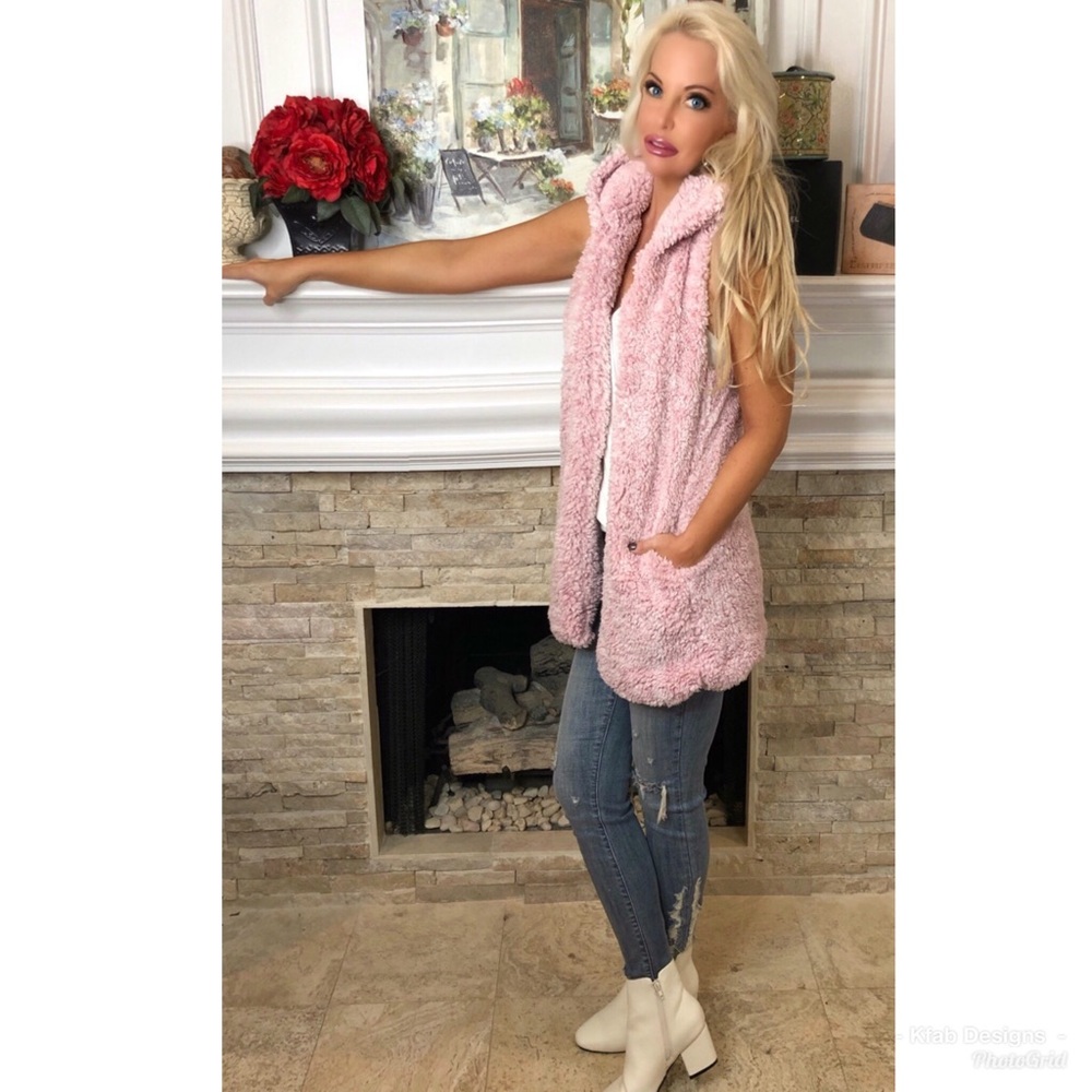 šLAST Blush Sherpa Faux Fur Hoodie Vest w/Pockets - Picture 6 of 8